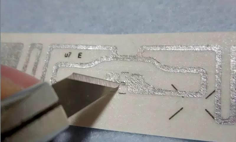 uniqlo ung dung rfid vao qua trinh quan ly ra sao AD4N