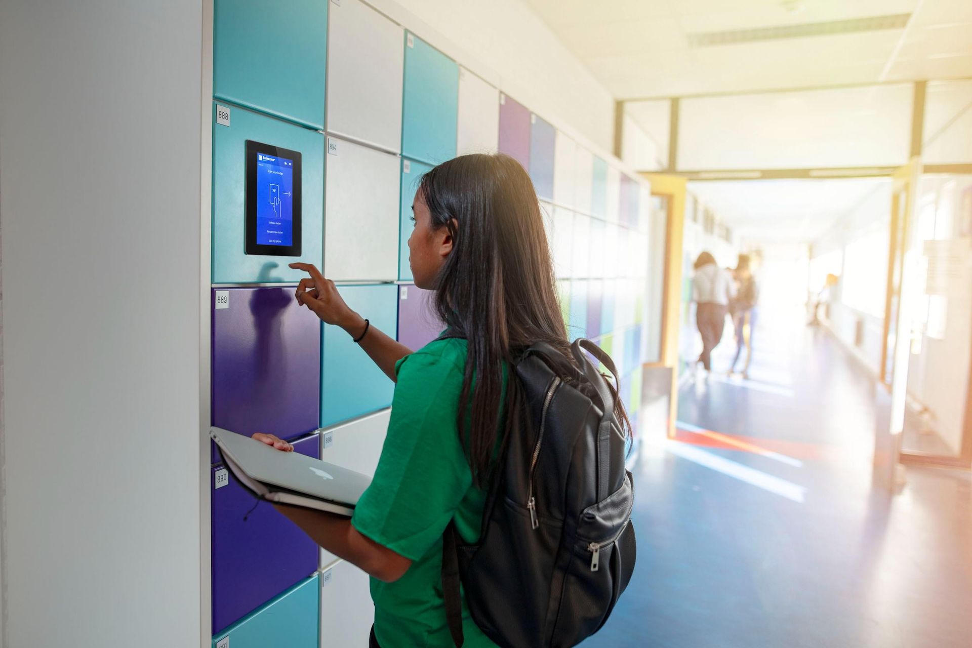 Mô hình smart locker - tủ gửi đồ thông minh phổ biến như thế nào?