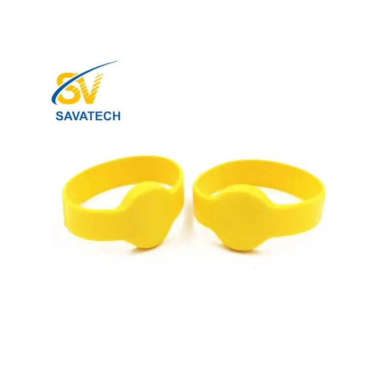 Vòng đeo tay gắn chip RFID